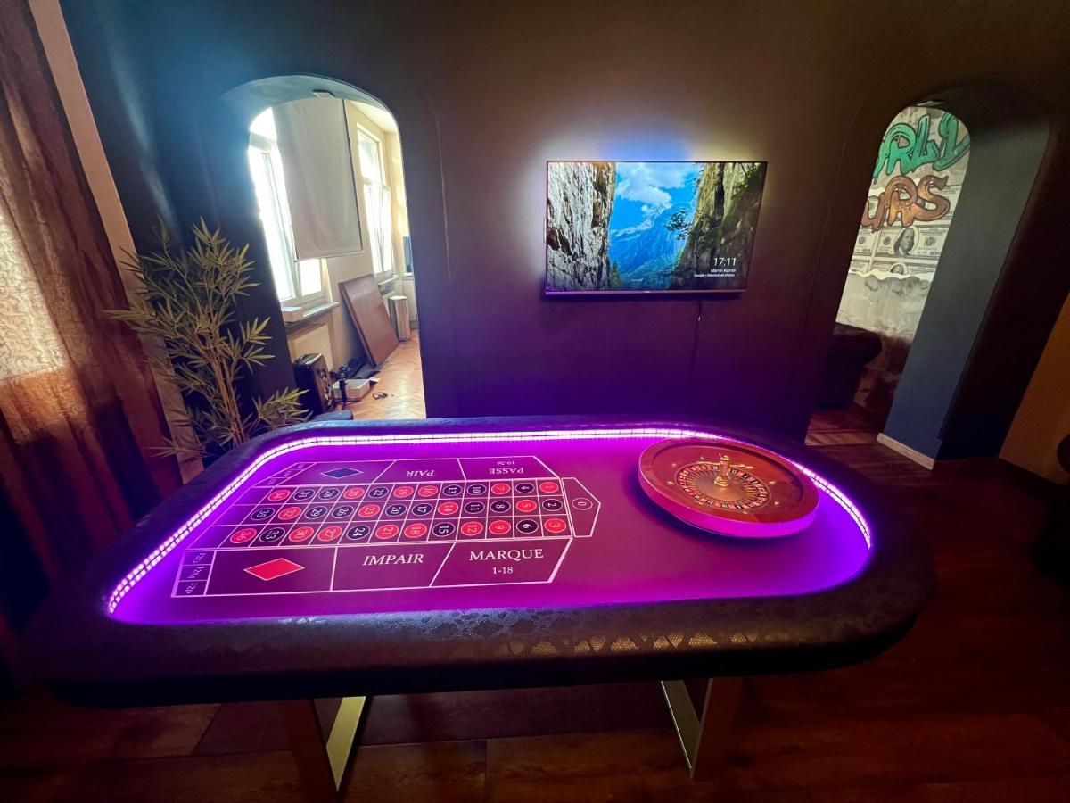 Apartament Capsule Casino - Jacuzzi - Billard - Netflix - Console & Jeux Mons Zewnętrze zdjęcie